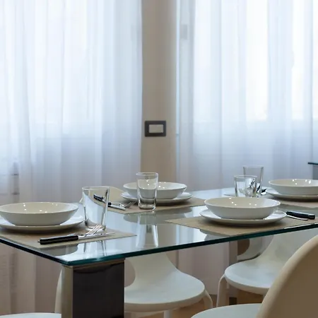 Bocconi District - - Free Street Parking Milaan